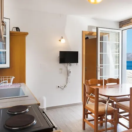 Calliope Maille Family House Myrties