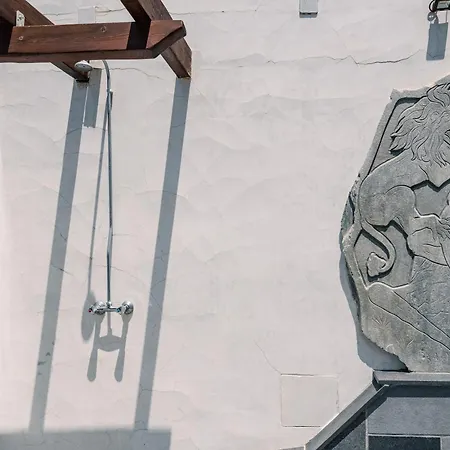 Calliope Maille Family House Myrties